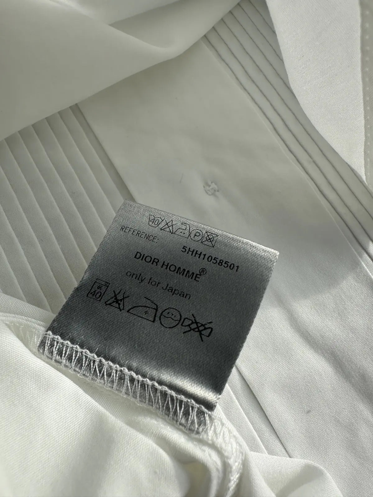 Dior Homme AW05 「イン・ザ・モーニング」ボタンアップタキシードシャツ
