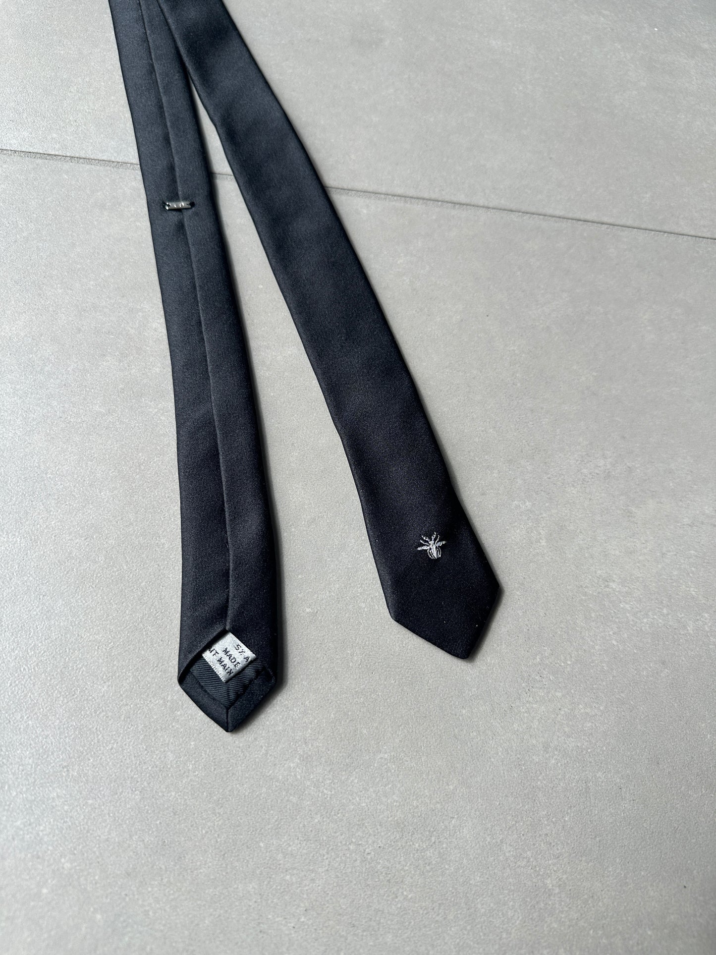 Dior Homme SS04 "Strip” Bee motif skinny Silk tie