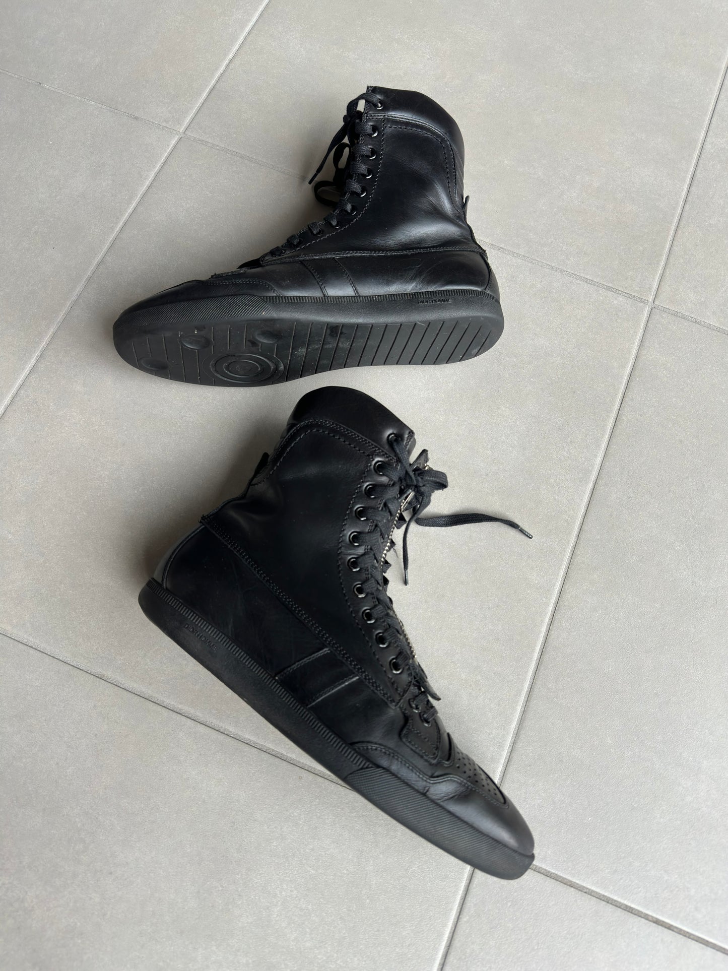 Dior Homme AW04 "Victim of the crime" Leather high-top front zip sneakers