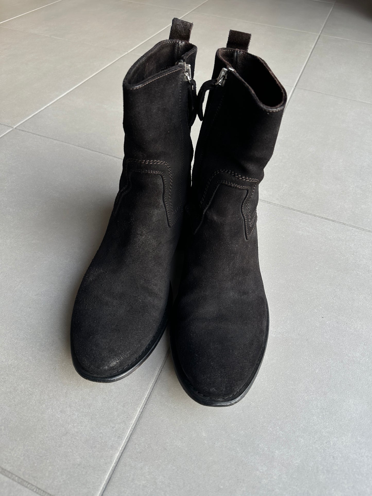 Dior Homme AW07 “Navigate” western Cuban heel suede boots