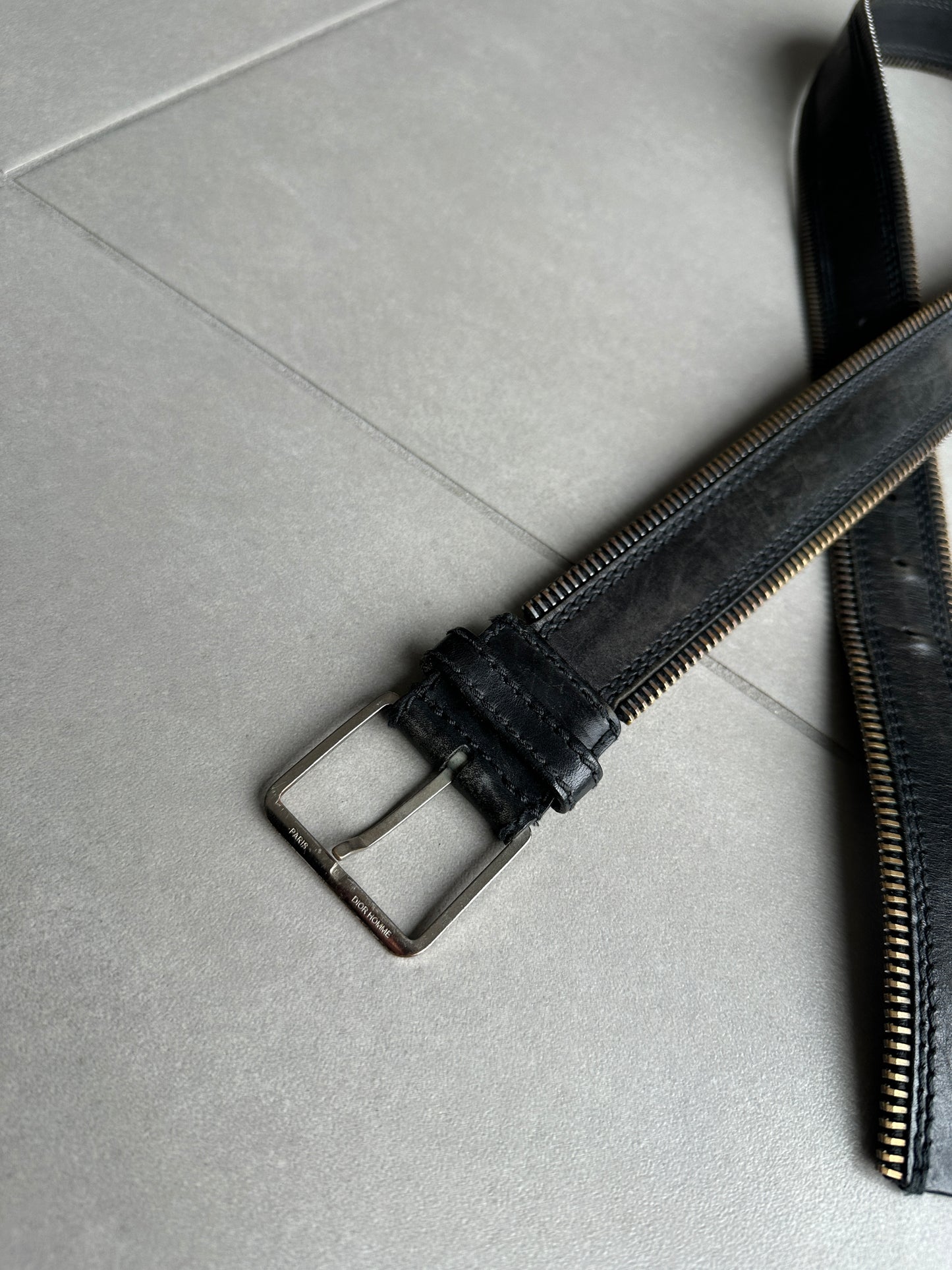 ディオールオム 04AW 「ヴィクティム オブ ザ クライム」レザージップベルト