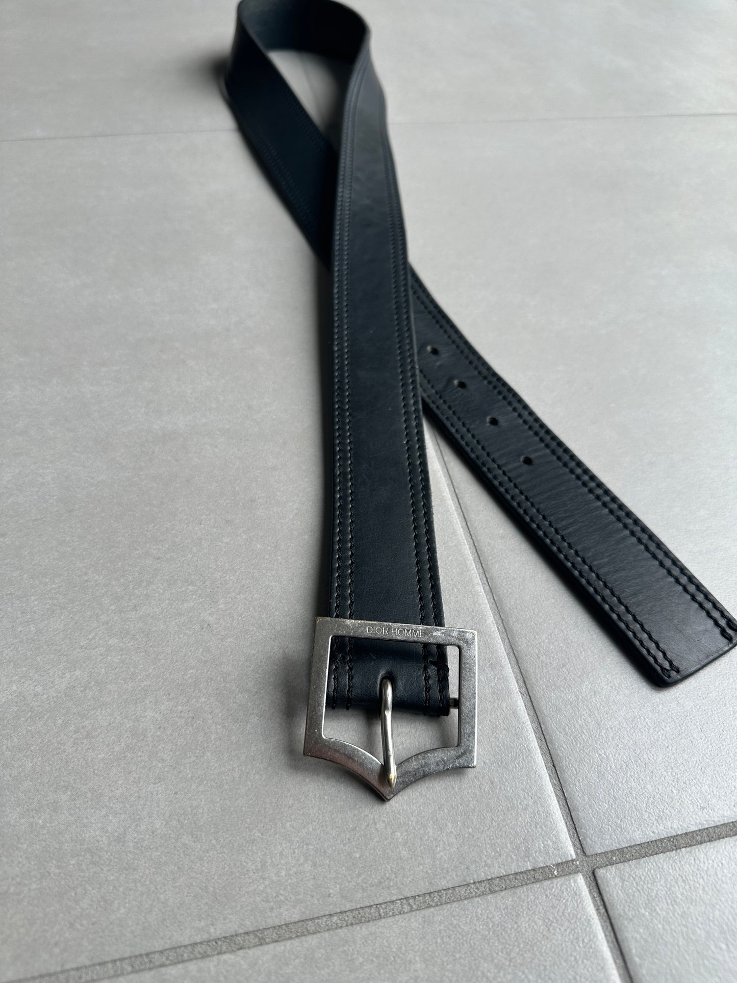 Dior Homme SS05 “BECK/Untitled” leather D point belt
