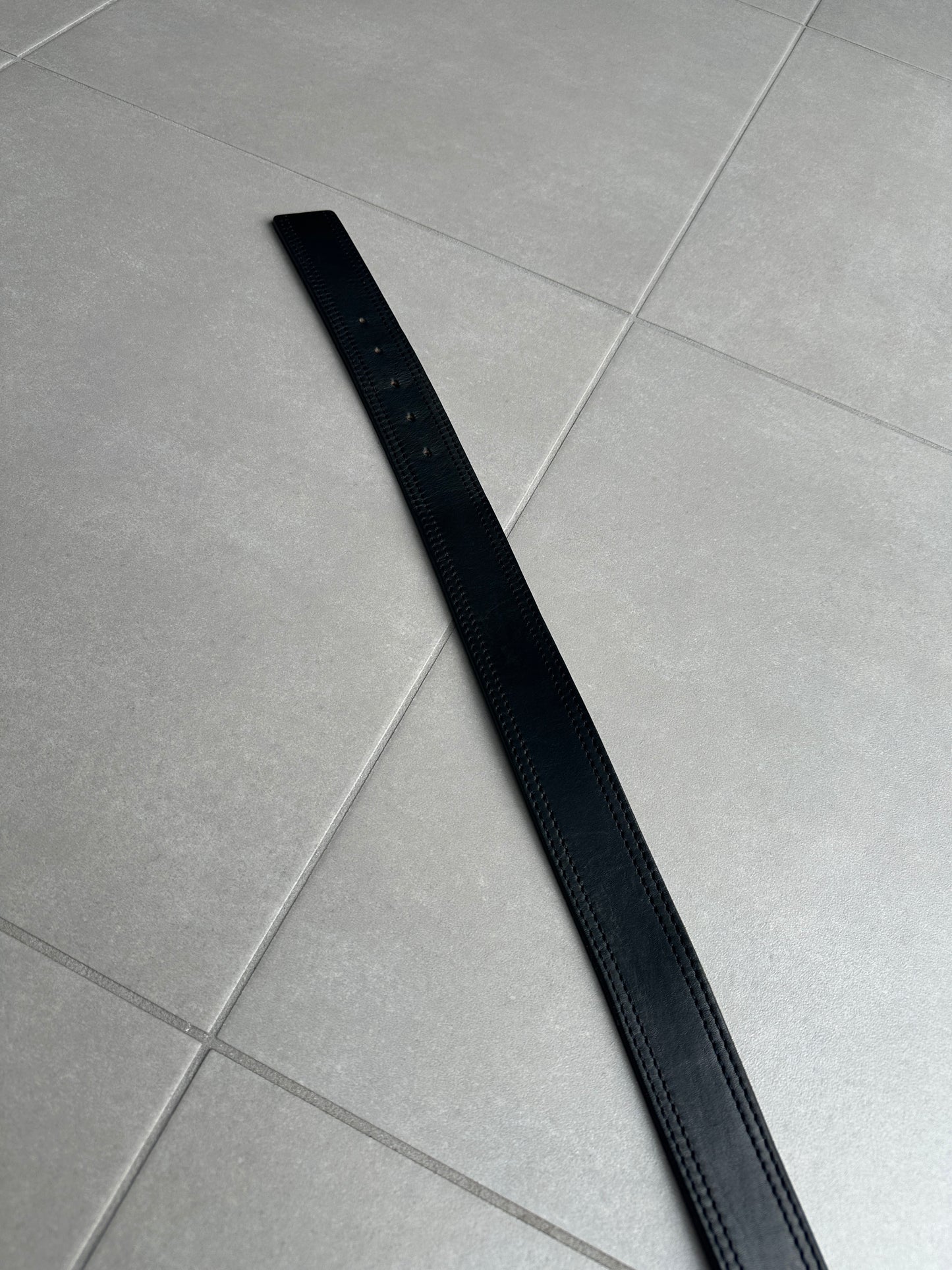 Dior Homme SS05 “BECK/Untitled” leather D point belt