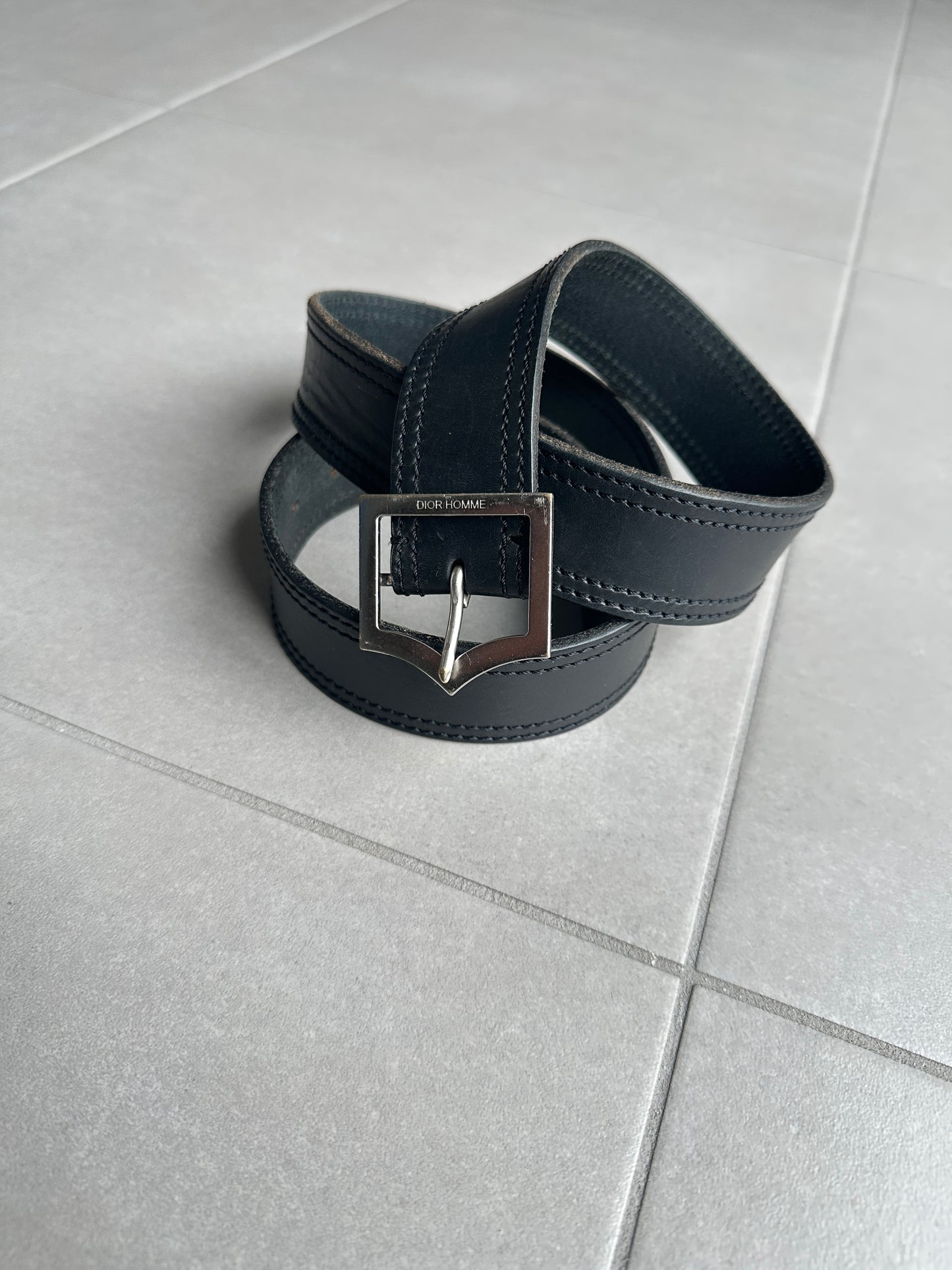 Dior Homme SS05 “BECK/Untitled” leather D point belt