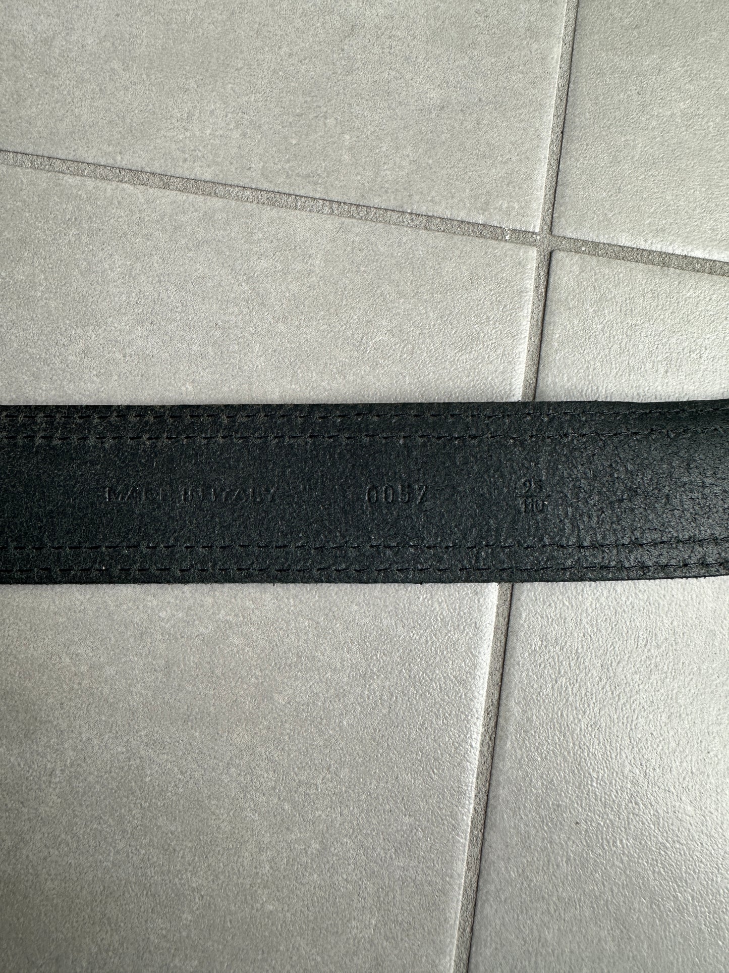 Dior Homme SS05 “BECK/Untitled” leather D point belt