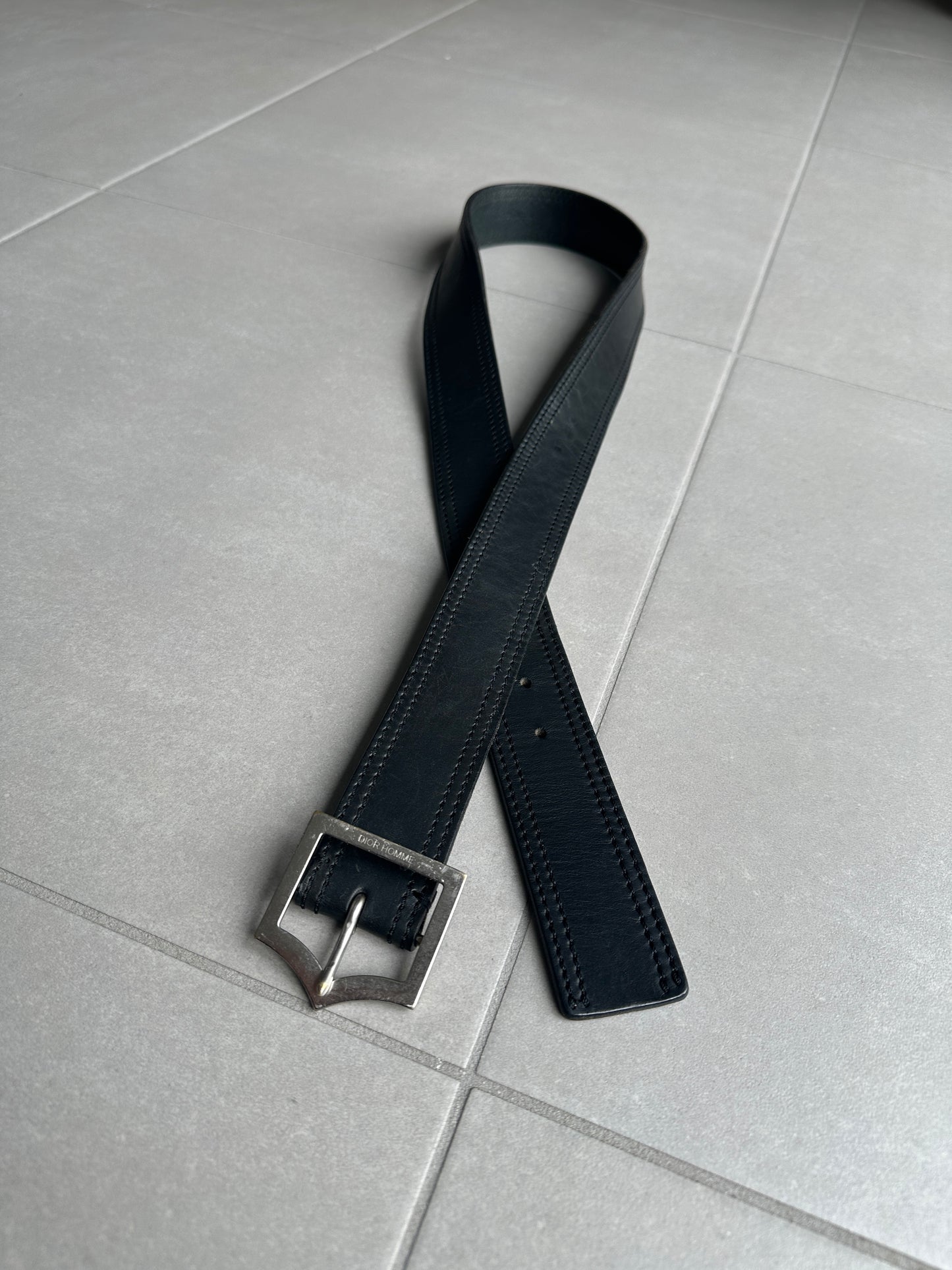 Dior Homme SS05 “BECK/Untitled” leather D point belt