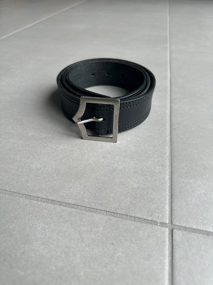 Dior Homme SS05 “BECK/Untitled” leather D point belt