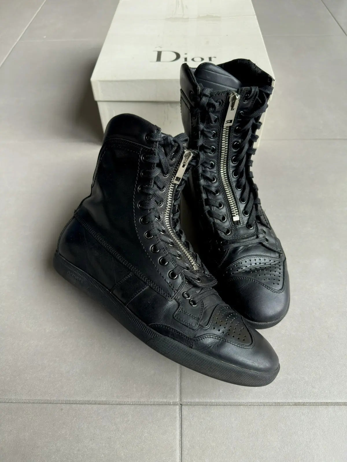 Dior Homme AW04 "Victim of the crime" Leather high-top front zip sneakers